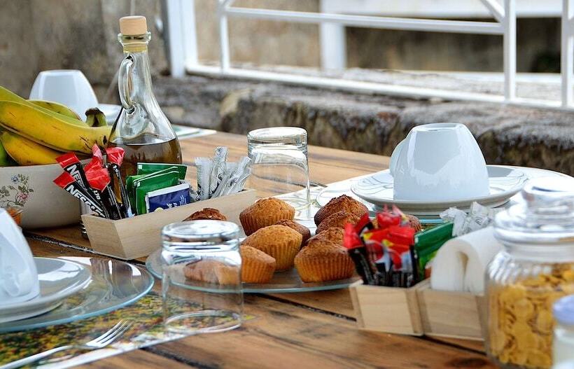 تختخواب و صبحانه Azzurretta Guest House