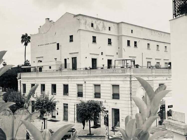 مبيت وإفطار Castello Castriota Scanderbeg