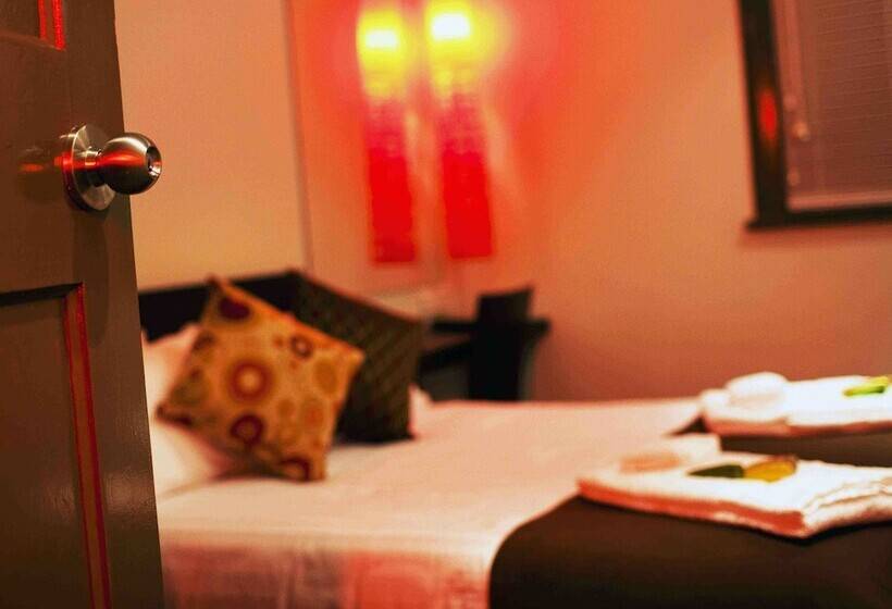 هتل The Burwood Inn