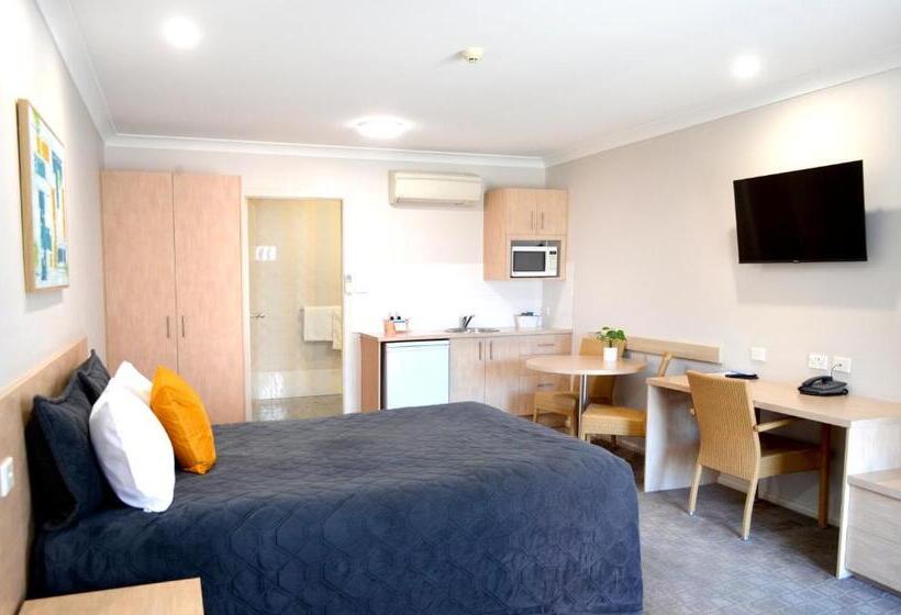 Mackellar Motel