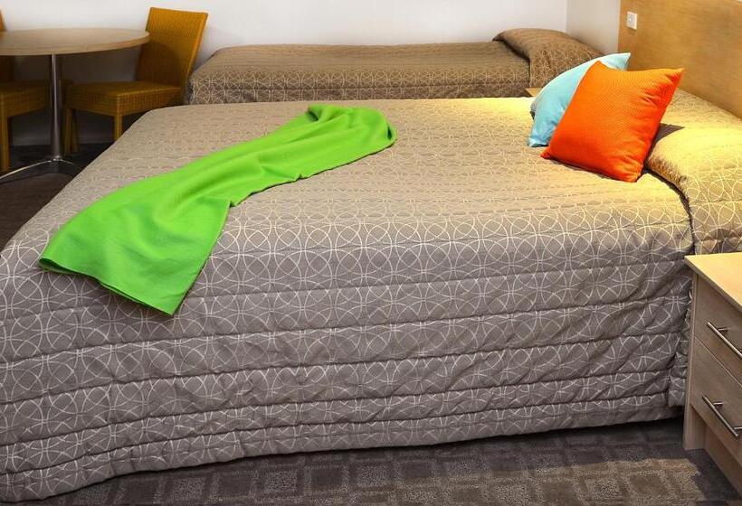 Mackellar Motel