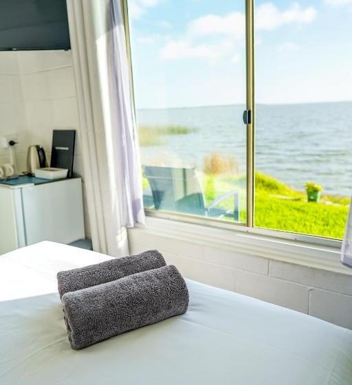 Meningie Waterfront Motel