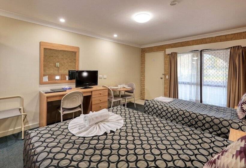 فندق على الطريق Forest Lodge Motor Inn & Restaurant