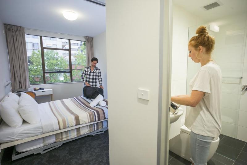 هاستل The Village Canberra