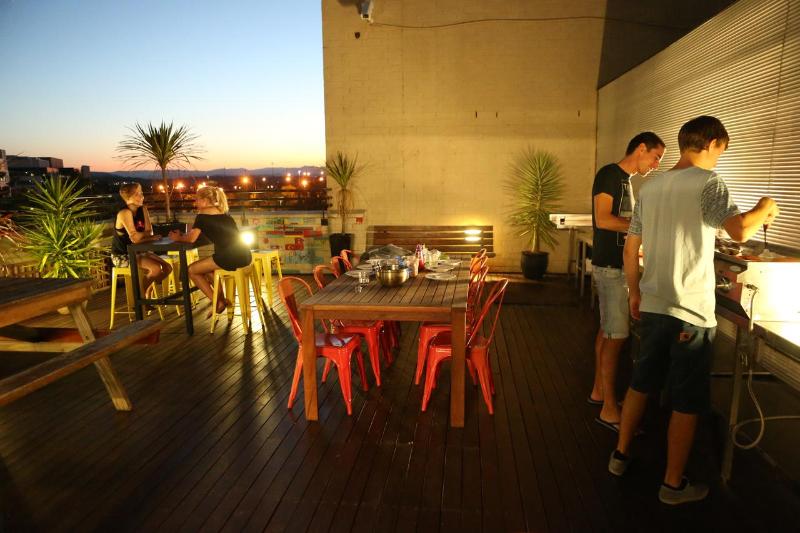 هاستل The Village Canberra