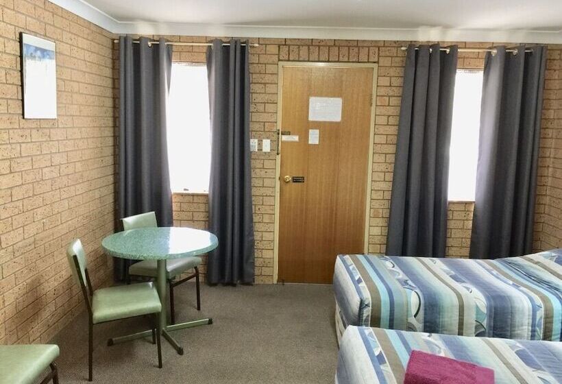Three Ways Motel