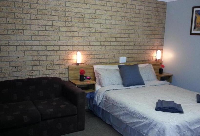 Three Ways Motel