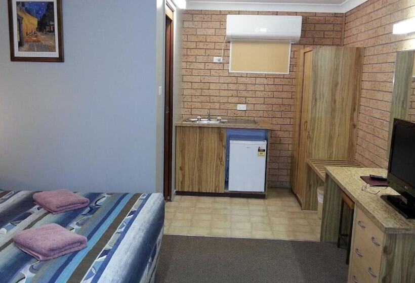 Three Ways Motel
