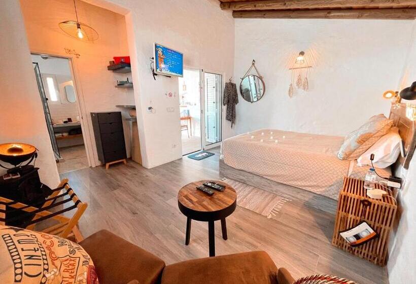 צימר Alentejo Zen Bnb, Cozy Suite, Patio, Private Pool And Entrance, Fire Pit