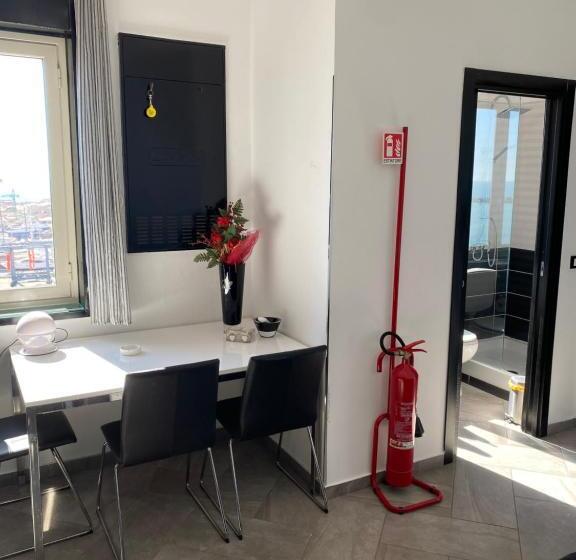 تختخواب و صبحانه Nero Chupiteria The Time Avanzato