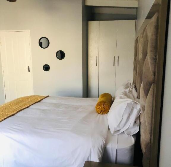 פנסיון Elihle Guest House