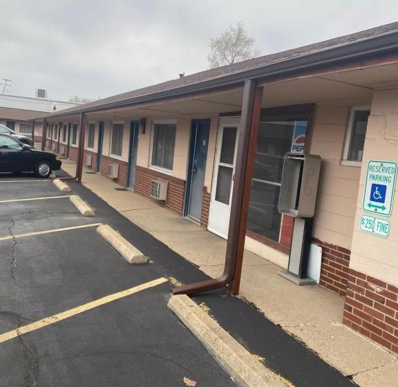 Courtesy Motel