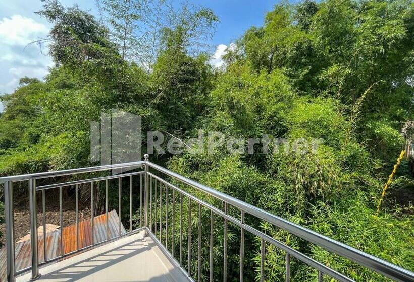 ホテル Jenggo Riverside Mitra Reddoorz Near Kampung Inggris Pare