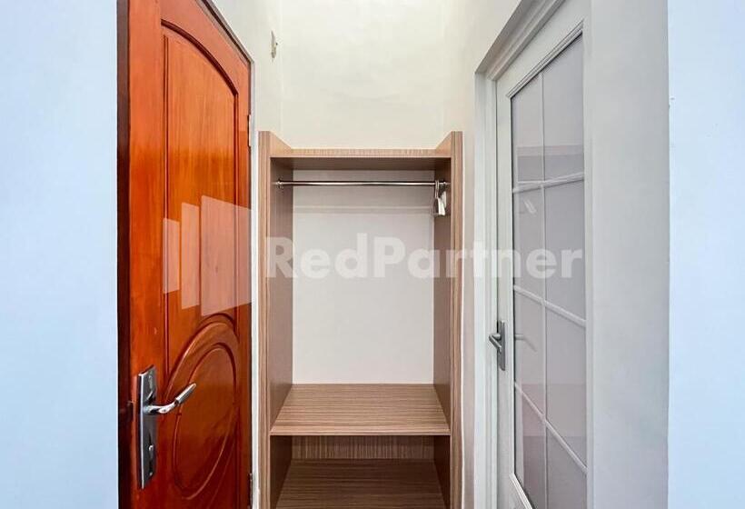 ホテル Jenggo Riverside Mitra Reddoorz Near Kampung Inggris Pare