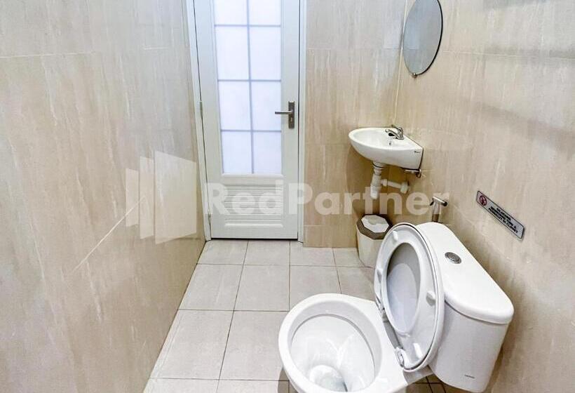 ホテル Jenggo Riverside Mitra Reddoorz Near Kampung Inggris Pare