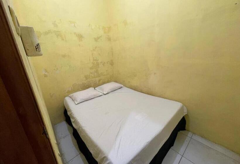 فندق Spot On 93879 Wunut Homestay Syariah