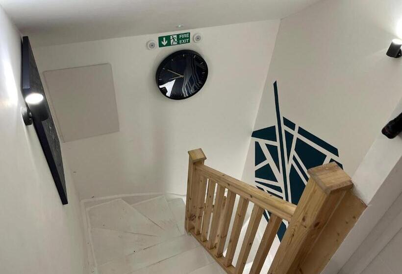 بنسيون Mini Hotel With Home Facilities In Hamilton West