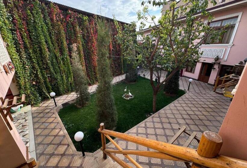 بنسيون Siyob Guest House &