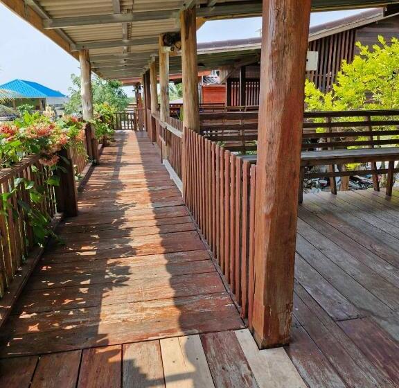 Yungthong Baan Suan Resort