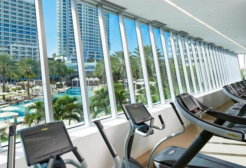 בית מלון כפרי Fontainebleau Miami Beach