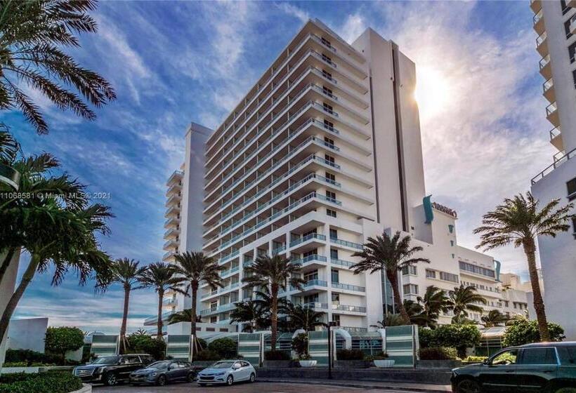 בית מלון כפרי Fontainebleau Miami Beach