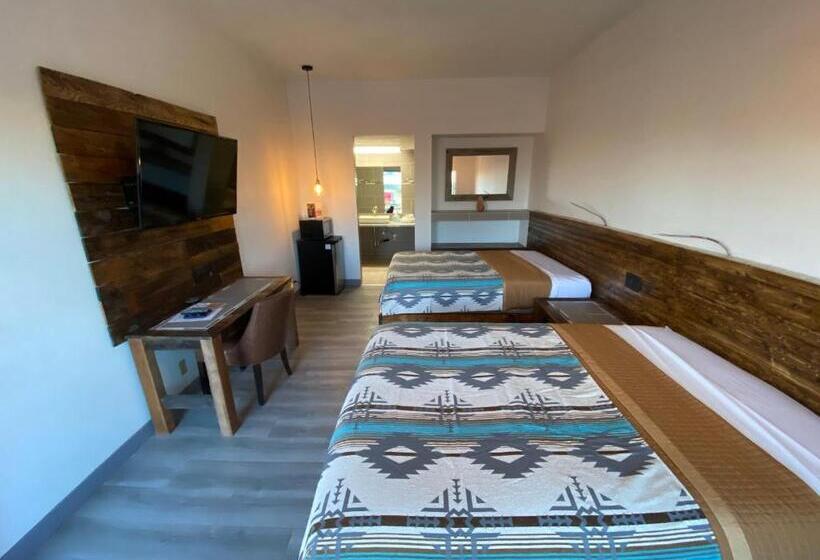 호텔 Neon Cowboy Roadhouse At Hunters Hot Springs