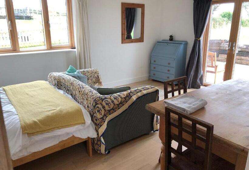 بنسيون Apple Tree Barn   Converted Barn With Meadow Views