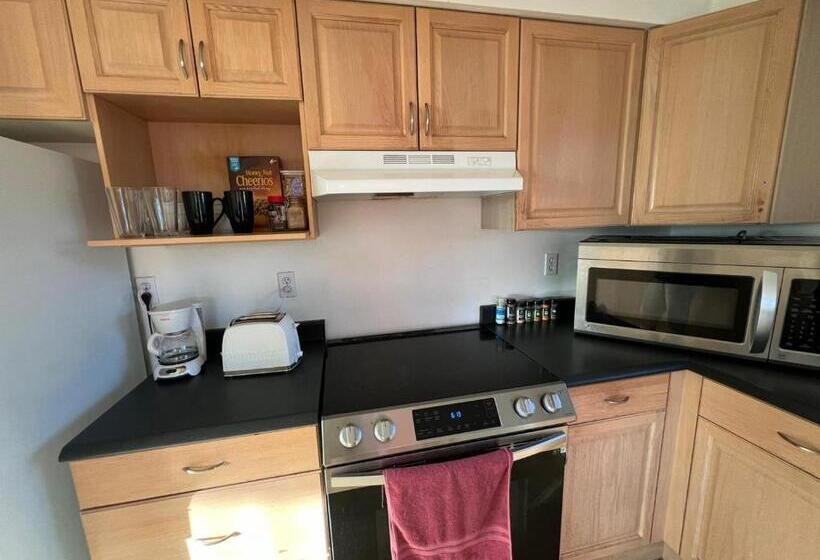 פנסיון Cozy Carpeted Private Shared Room With Fireplace