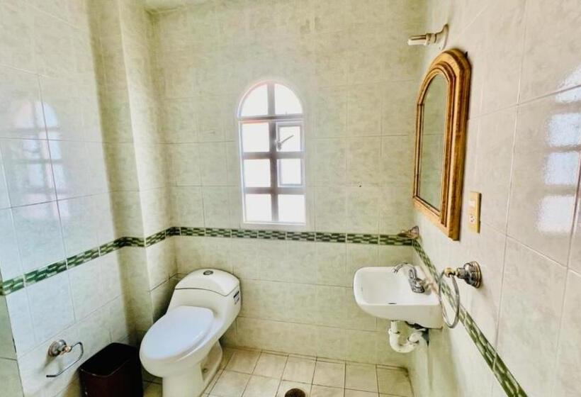 بنسيون Taj Mahal Hostal And Restaurant