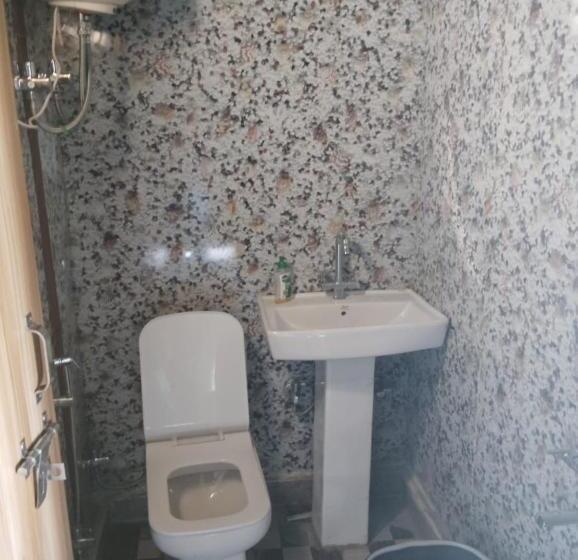 בית מלון כפרי Neilkanth