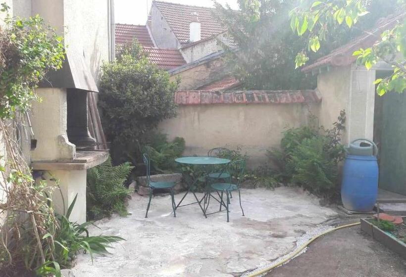 펜션 Chambre Agréable Au Fond Du Jardin