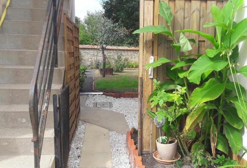 펜션 Chambre Agréable Au Fond Du Jardin