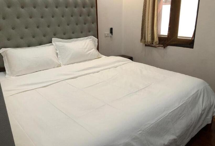 پانسیون Happy Hour