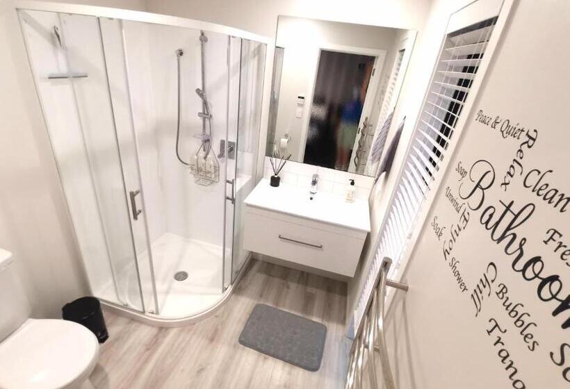 Пансион Stylish Private Guest House Ensuite Only