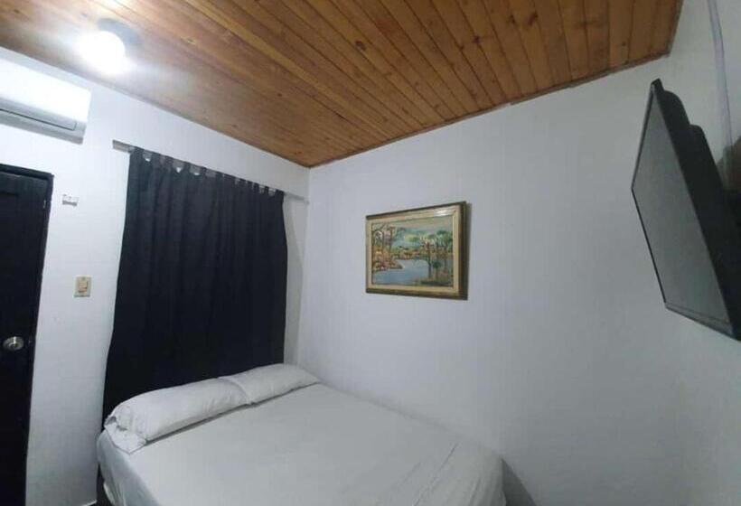 בית מלון כפרי El Rancho De Arnolis