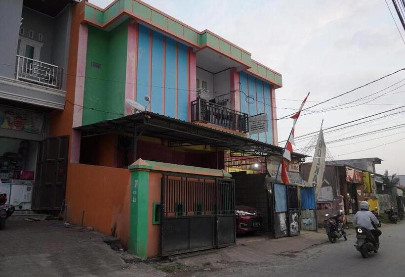 فندق Oyo 93876 Athirah Kost