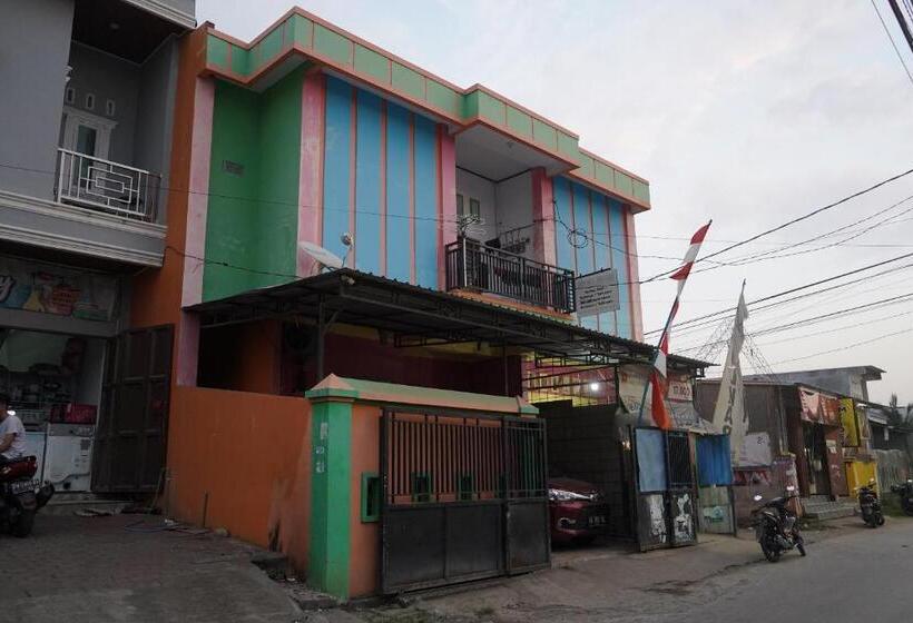 فندق Oyo 93876 Athirah Kost