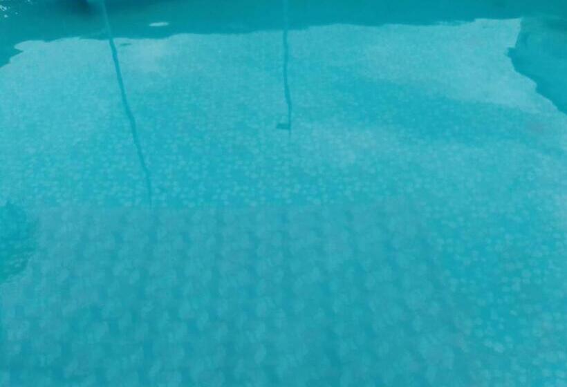 호텔 Samundra Pool Resort