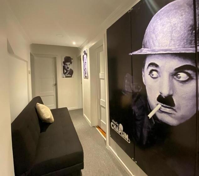 پانسیون Broadway Suites