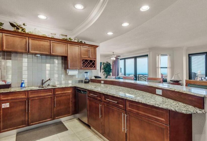 Bright, Corner Unit With Incredible Gulf And Sunset Views!