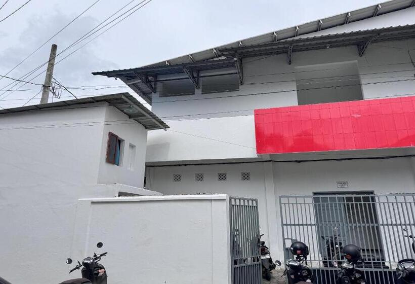 فندق Oyo 93858 Kost Reski 2