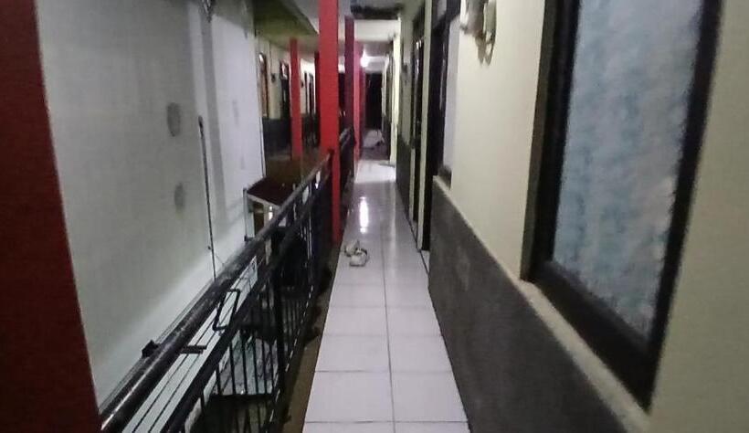 Hotel Oyo 93861 Adinda Guest House Syariah