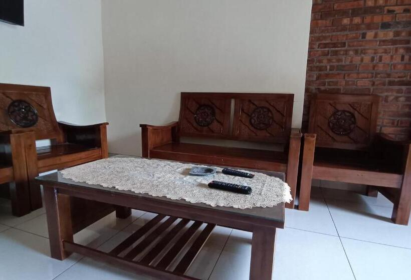 هتل Spot On 93819 Homestay Shinta Syariah