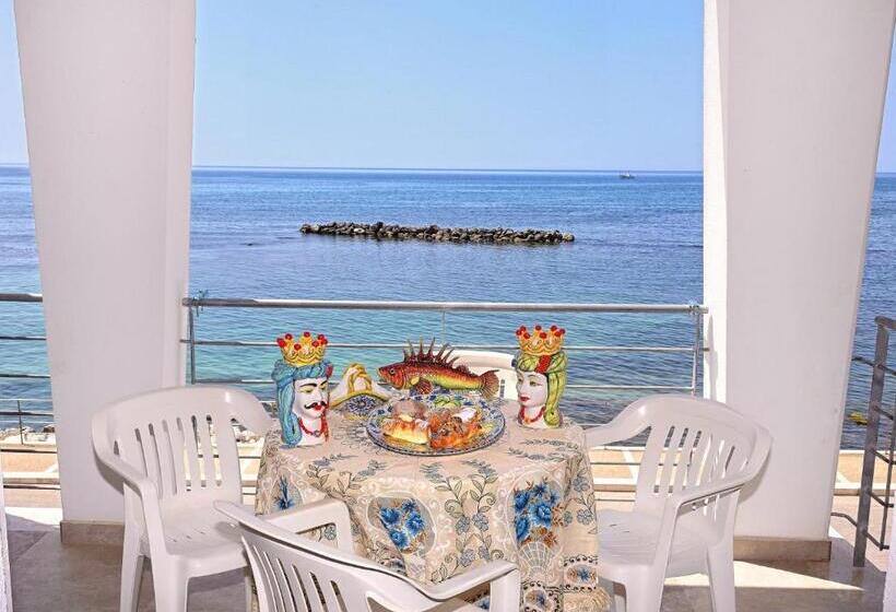 تختخواب و صبحانه Il Borgo Sul Mare