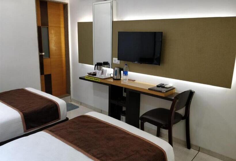 Отель Royal Shelter Vapi