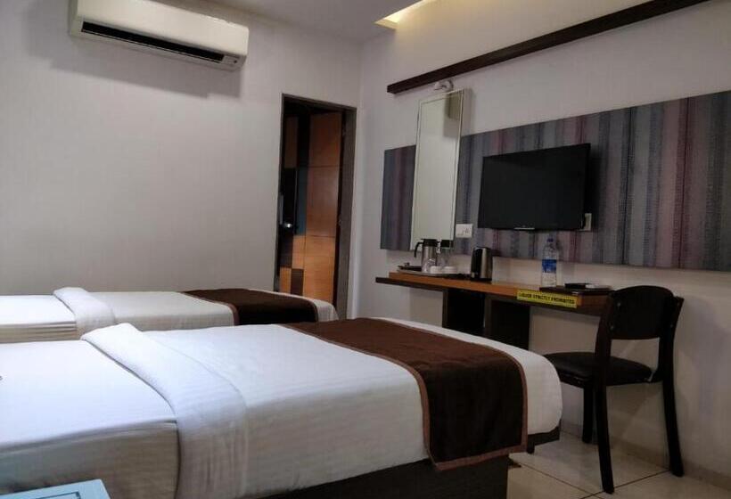Отель Royal Shelter Vapi