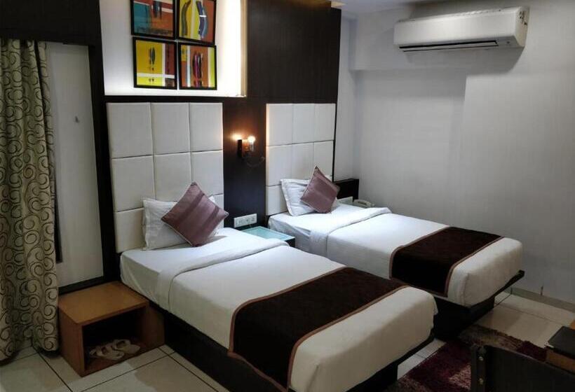 Отель Royal Shelter Vapi