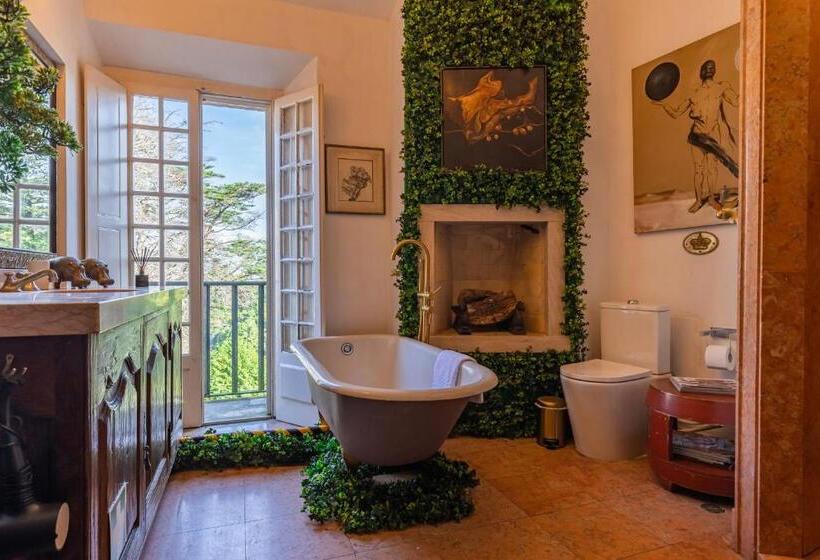 Отель Sintra Wow Unique Double Smart Room In 17th Century Palace! Hot Tub, Snooker, Bbq, Ps5, Sauna, Gym