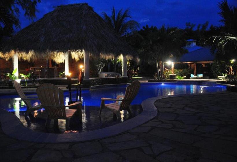 فندق Surf Sanctuary