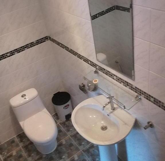 膳宿费 Jonnie S Riverside Resort